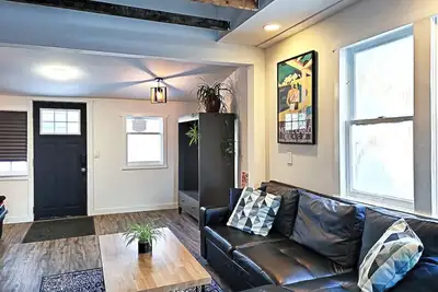 Image de Steps to Sylvan Lake - The Lazy Lake Loft