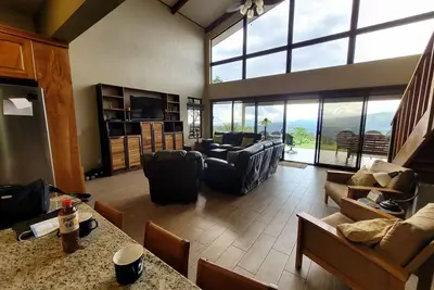 Image de Beautiful home located in the mountains in the tropical rainforest of Costa Rica