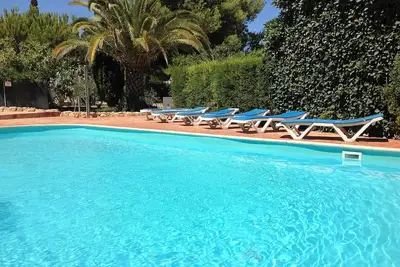 Grand studio de 50 m2 avec  grande terrasse aménagée de 50 m2