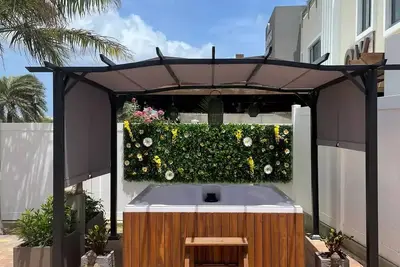 Image de Cozy 2br Home W/private patio+ Jaccuzi!