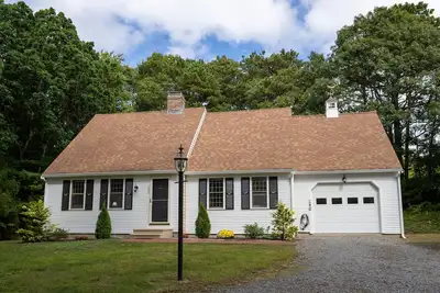 Image de Pristine Beach House in Convenient Neighborhood! Barnstable Beach Pass Included