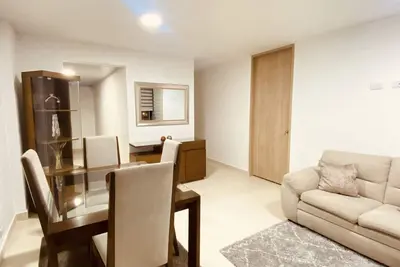 Image de Spacious and central apartment. Parking included.