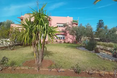 Image de Exceptional villa, secure parking, 5 mins from the highway