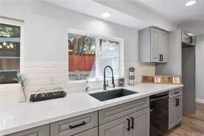 Image de Centrally located fully upgraded luxury vacation home