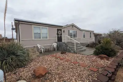 Image de Desert Get Away / Backyard / Hot Tub / Game Room