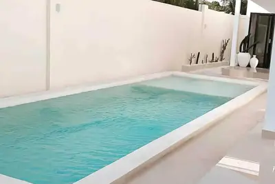 Image de Beautiful private villa w/ stunning pool, daily cleaners, chef and driver