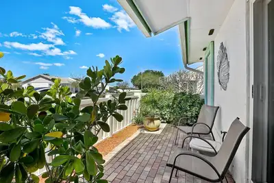 Image de Lakeview Villa - Pet-Friendly, Near Downtown Bradenton, Anna Maria Island, Sleeps 6, Community Pool!
