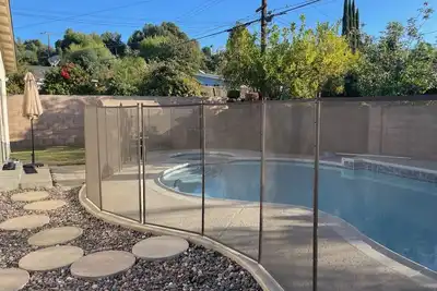 Image de 4 bed, 3 bath home with pool and spa included. Long term rental