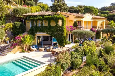 Image de Superbe villa avec piscine et vue sur la mer