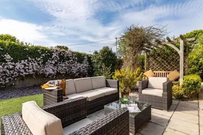 Image de Luxury modern  house on the edge of the Village, close to Beach and Golf-course.