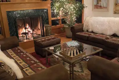 Image de Families! King Beds! Views! Pets! Karaoke! Brides! Tosi's! Etre Farms!