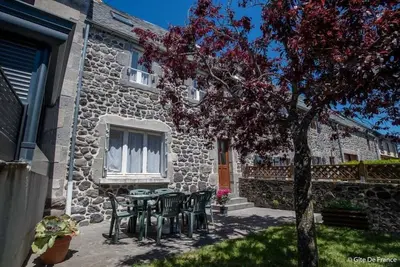 Image de Les hirondelles - Murol