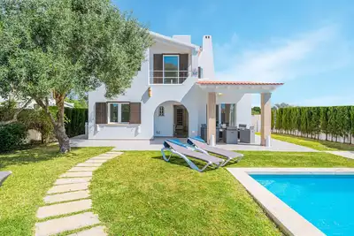 Image de Villa 'Es Raco Sa Rapita' avec vue sur la mer, piscine privée et Wi-Fi.