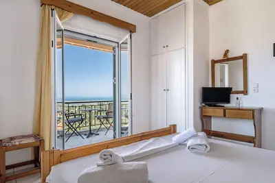 Image de Appartement \"Lefkothea 1\" avec vue sur la mer, balcon et Wi-Fi.
