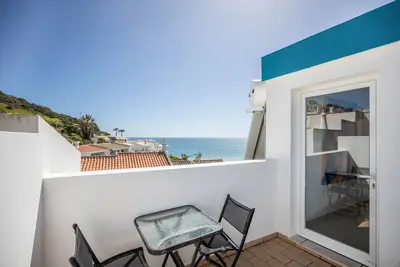 Image de Maison de vacances \"Casa Da Paz\" avec vue sur la mer, terrasses privées et Wi-Fi.