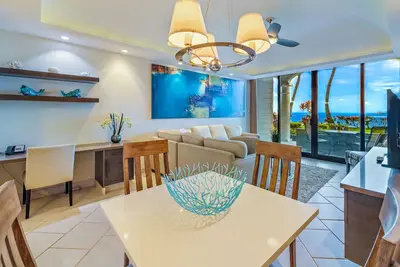 Image de Beautiful ground floor unit right on the beach!
