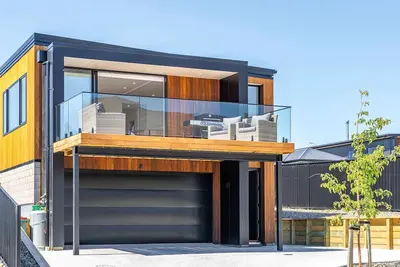 Image de Stylish Panoramic Mountain and Lake Views