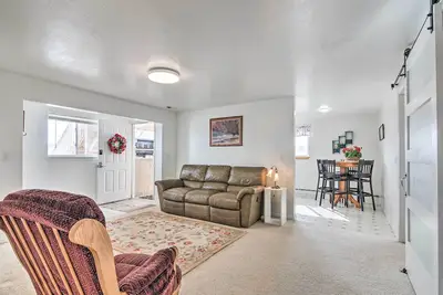 Pet-Friendly Aurora House w/ Mountain Views!