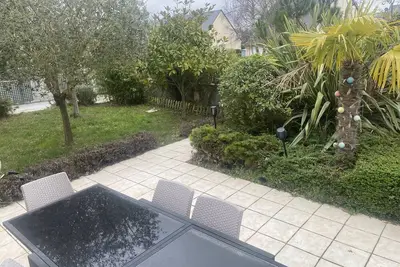 Image de Grande maison au calme à 5 min à pied de la plage