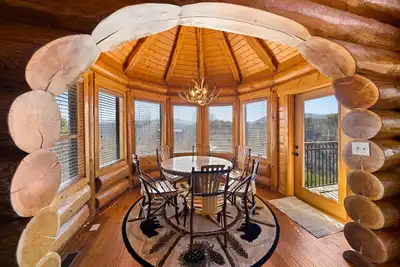 Image de Breath Taking Views with Pool and Hot Tub close to all attractions.