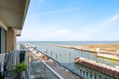 Image de Lighthouse View-pier facing apartment with garage