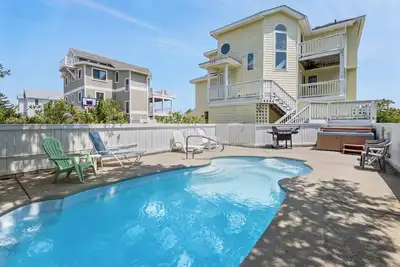 Image de Water Water Everywhere: Pool | Hot Tub | Rec Room