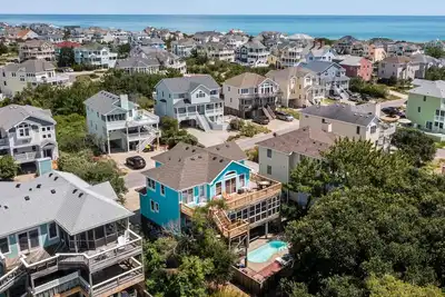 Image de Bo's Bungalow: Short Walk to the Beach | Private Pool & Hot Tub