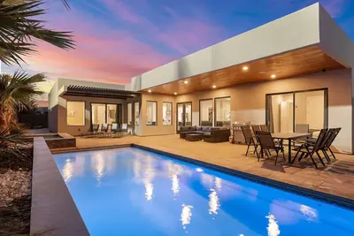 Image de The Whole Cake: 2 Private Pools + Hot Tubs at Pecan Valley Resort!