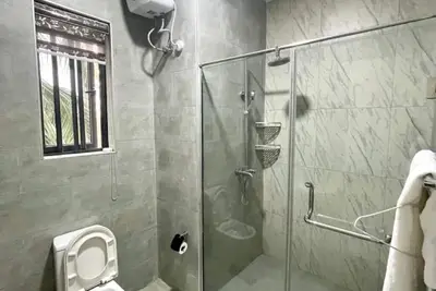 Image de Tastefully Furnished 2-Bedroom Duplex