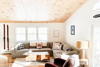 Image de Now booking winter 2025! Cozy ski home in Heart of resort! Pets ok. Sleeps 10!