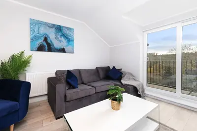 Image de 2 Bedroom Penthouse with parking High Wycombe Apt. 03