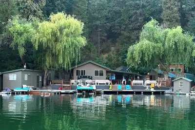 Image de Lakefront Private Cabins on Lake Billy Chinook, Oregon.