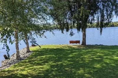 Image de Lake House · Lakeside Escape Top Bass Fishing