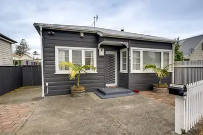 Image de Downtown Cottage - Napier Holiday Home