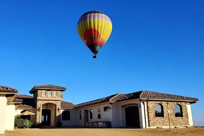 Romantic 1 Bedroom Villa Overlooking the Vineyards with Incredible Views!