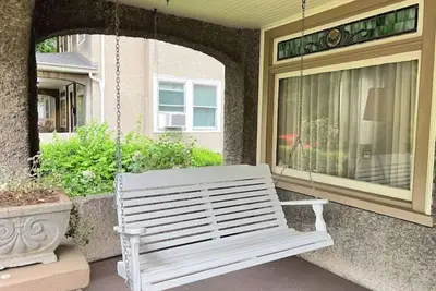 Image de * Beauty, Function, History in 2-Br Urban Home