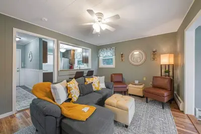 Image de Beautiful Michigan River Home