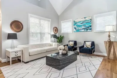 Upscale Raleigh~Pnc Arena~Nc State~EVCharger!