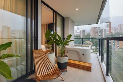 Image de 2 bedroom, Ac, 300mb, balcony, jacuzzi, wake 1116