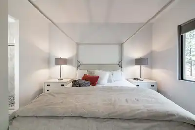 Image de The Stylish Chic Home at Orion w/Ac & Hot Tub!