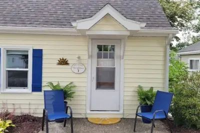 Image de Vintage Cozy Cottage 2 Blocks from Ludington Beach