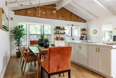 Image de King Bed ~ Kid Friendly ~ Fast Wi-fi ~ Peaceful