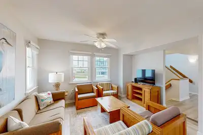 Image de Dog-friendly townhouse with pool access, central Ac, washer/dryer & ocean view