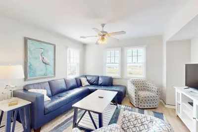 Image de Bright Buxton townhouse with pool access, fast WiFi, Ac, W/D & ocean views