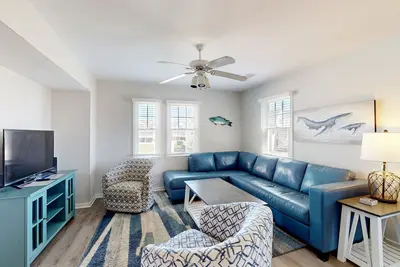 Image de Dog-friendly townhouse with ocean view, pool access, central Ac & washer/dryer