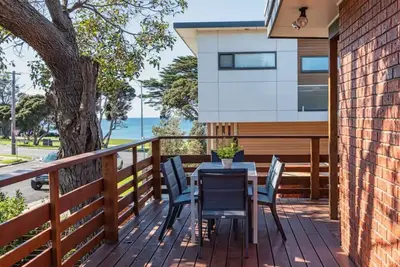 T0r007 · Oceanview at Front Beach, An Ideal Torquay Getaway