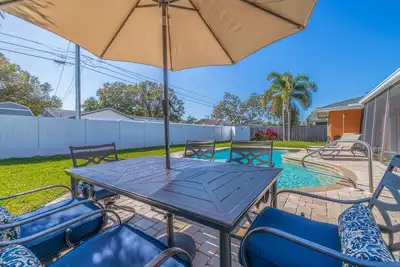 Image de My Happy Place – Heated Pool, Dual Living Rooms, Screened Lanai & Nearby Indian Rocks Beach