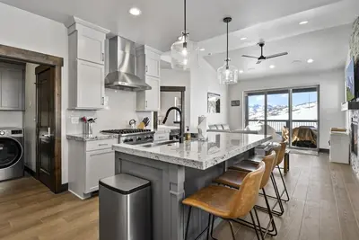 Image de Luxury Home | Home Theater | Hot Tub