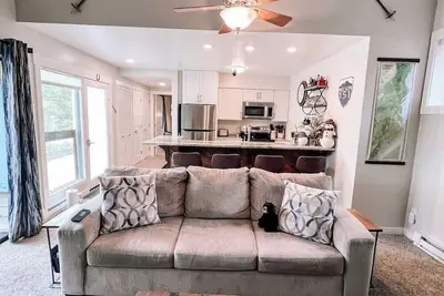 Image de Renovated Wintergreen Condo with Pool Access, and more!