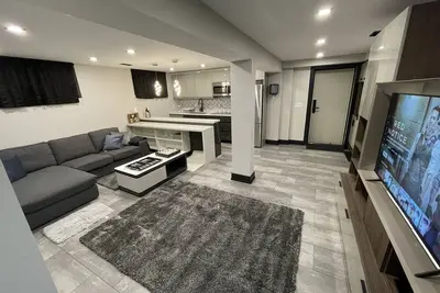 Image de Luxury & 2b Cozy Apartment W/ Parking